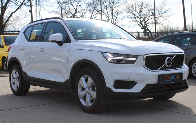 Volvo XC 40 cena 107998 przebieg: 30000, rok produkcji 2019 z Góra Kalwaria małe 154